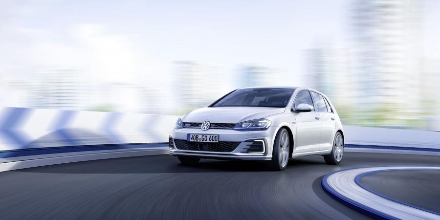  Volkswagen Golf GTE 2017 года  (WW) (фото 3 из 43)